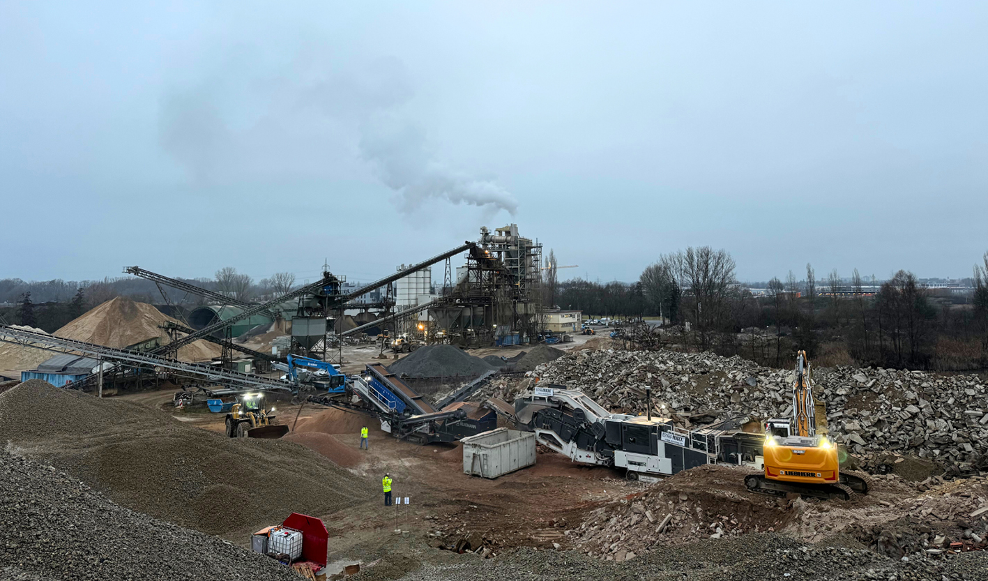 Am Standort Grafenrheinfeld bereitet die Unternehmensgruppe Glöckle Abbruchmaterial wieder auf. Bildquelle: Berenike Geibel / Unternehmensgruppe Glöckle