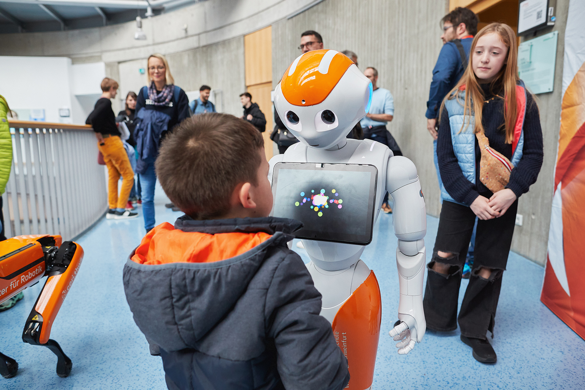 Wissenschaft auf Augenhöhe kennenlernen – das gibt es beim Tag der Wissenschaft am 8. Mai am THWS-Standort Schweinfurt (Foto: Oliver Giel)
