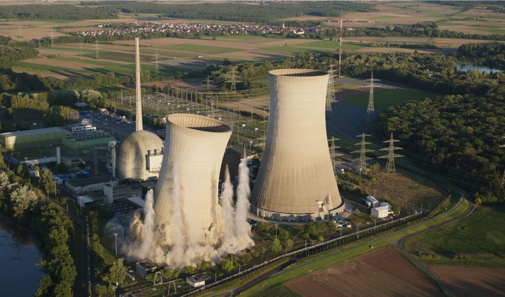 Am 16. August 2024 wurden die beiden Kühltürme am KKG Grafenrheinfeld gesprengt. Bildquelle: PreussenElektra GmbH